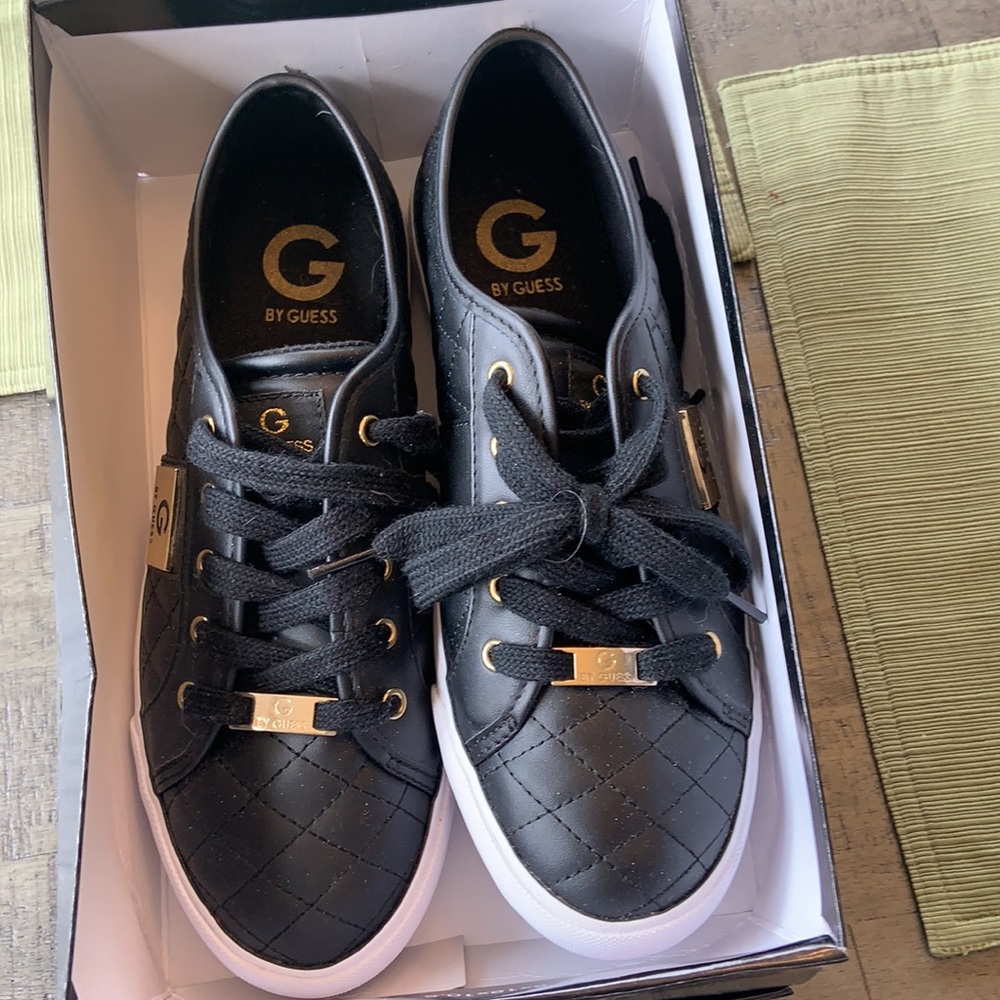 Shoes - Picture 4 of 6
